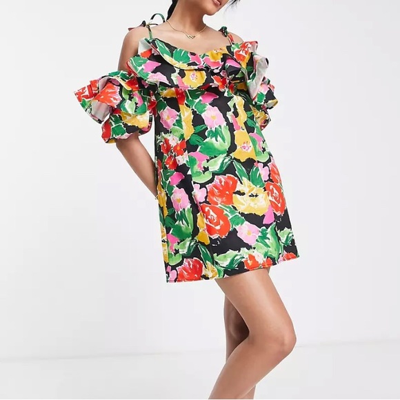 Topshop Dresses & Skirts - Topshop Floral Mini Dress